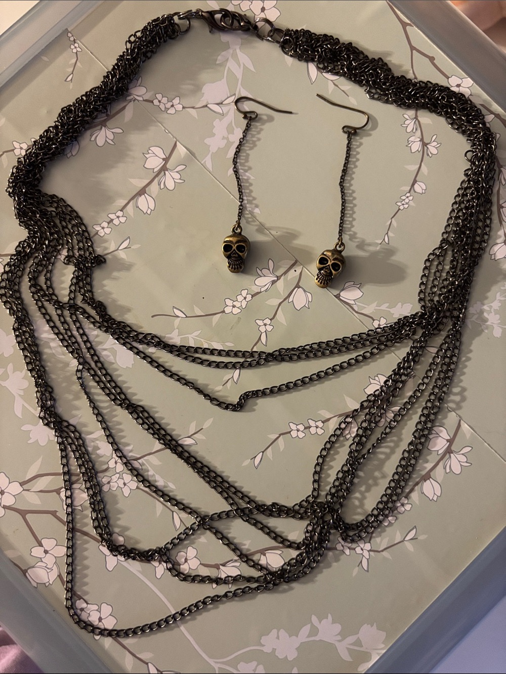 Necklace and skull earing set